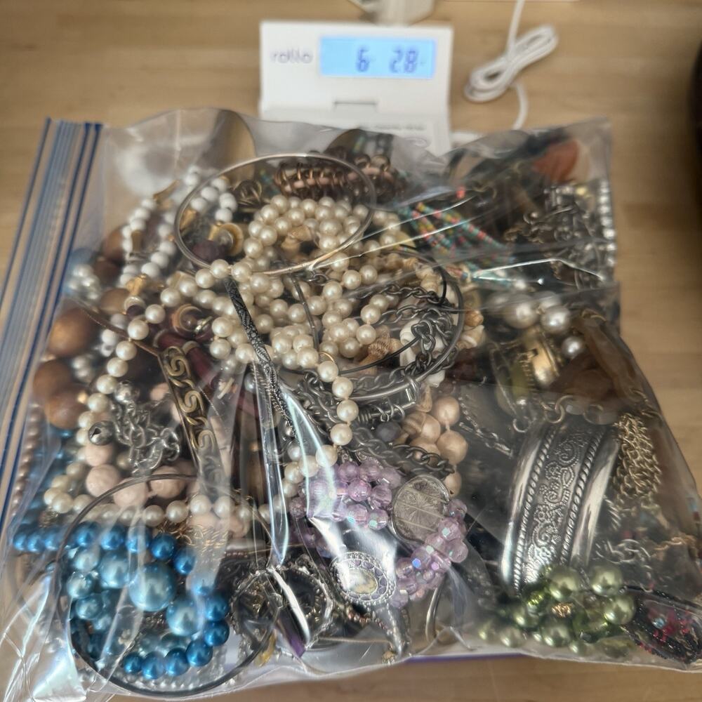 6 Lbs. Vintage to Modern Costume Jewelry Junk Tangled Estate Craft Lot - Picture 8 of 9